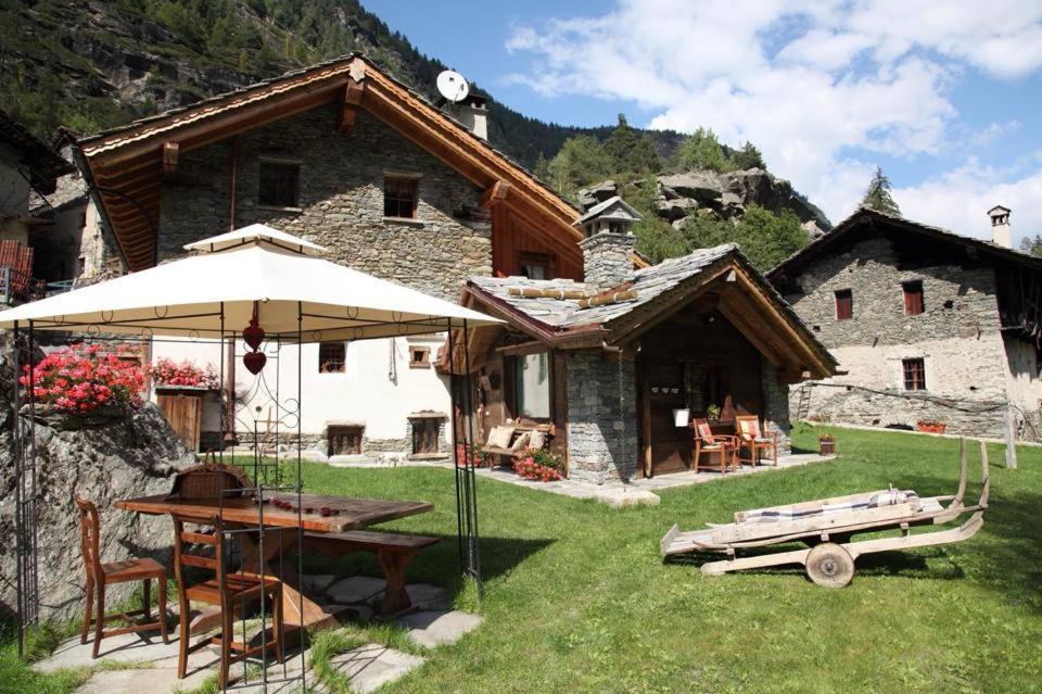 B&B Lo Djoua De Toueno Arvier Exterior photo